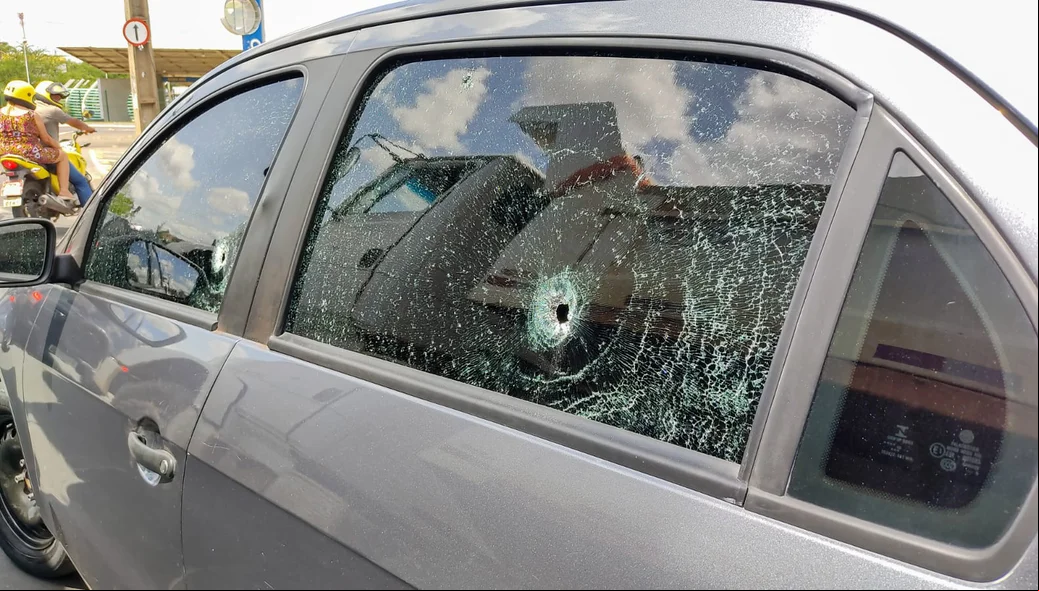 Carro em que o jovem trafegava