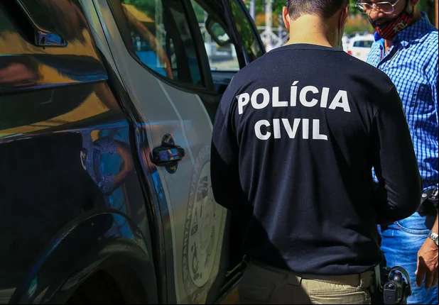 Equipes do 1º DP da Polícia Civil em diligência no local