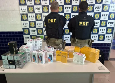 Aparelhos celulares pela PRF na BR 230 em Floriano