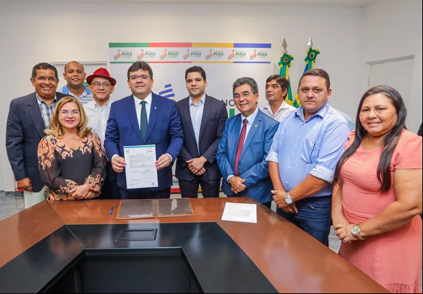 Gestores assinam ordem de serviço