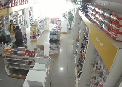 Arrastão em farmácia no Lourival Parente