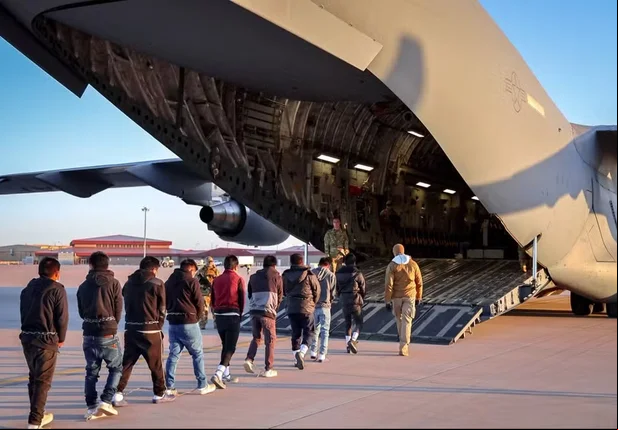 A aeronave, que partiu dos Estados Unidos, tem previsão de pouso às 20h