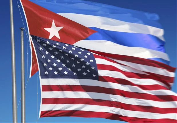 Bandeira dos EUA e Cuba juntas