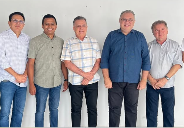 Da esquerda para a direita: Franzé Silva; José Santana; Francisco Costa; Flávio Nogueira; Florentino Neto; Merlong Solano e Wilson Martins