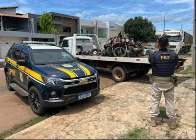 Motocicletas estavam sendo levadas para a Bahia em um caminhão