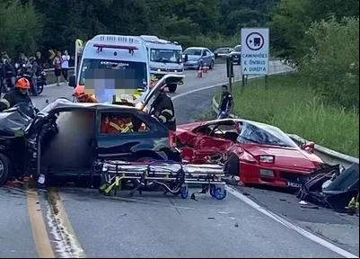 Acidente entre Ferrari e Gol em São Paulo