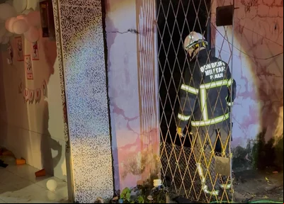 Bombeiros apagaram o fogo na residência