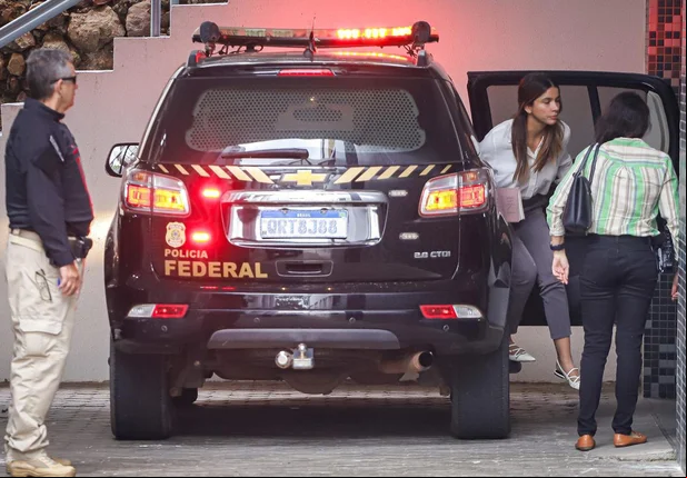 Vereadora Tatiana Medeiros chegando no TRE-PI