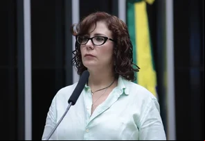 Câmara vai declarar perda do mandato de Carla Zambelli, diz Hugo Motta