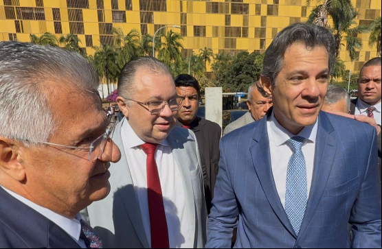 Florentino Neto recepciona o ministro Haddad na Câmara em reunião sobre juros e economia