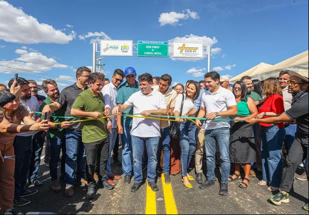 Rafael Fonteles e Leo Sobral entregam asfalto em cinco cidades do Piauí