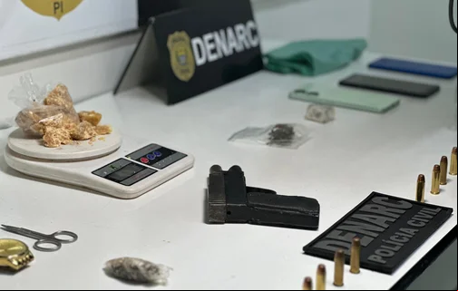 Um dos presos portava arma de fogo
