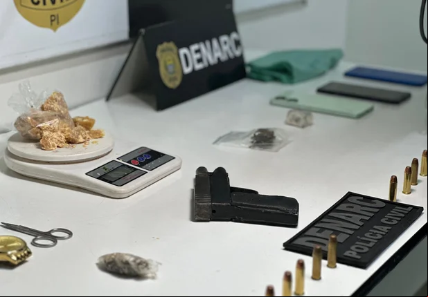 Um dos presos portava arma de fogo