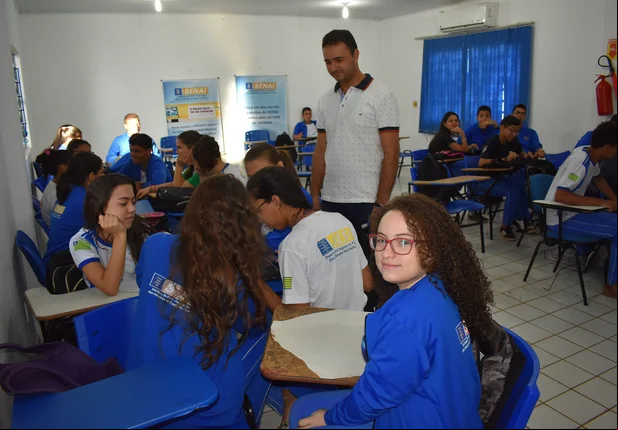 Capacitação de jovens pelo SESI e SENAI em Picos