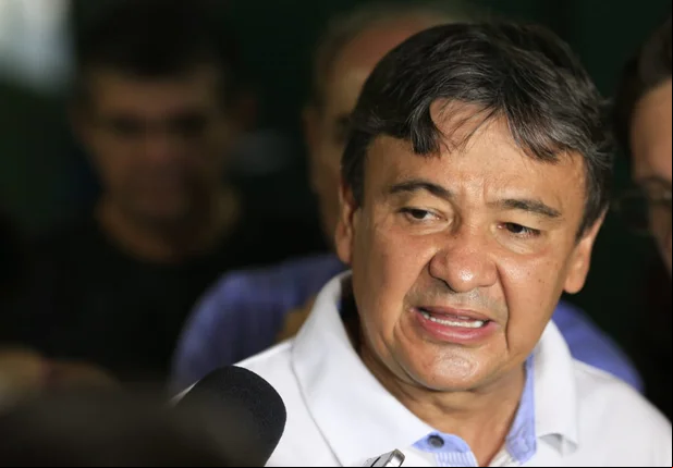 Wellington Dias vota em escola no bairro Morada do Sol