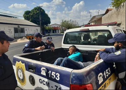 Homens presos pela Guarda Municipal