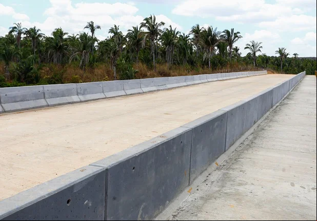 Ponte sobre o Rio Gameleira é inaugurada em Beneditinos